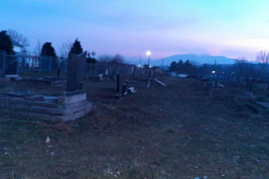 „Zatekao sam užasan prizor“: Albanac napasao stoku na pravoslavnom groblju u Gračanici