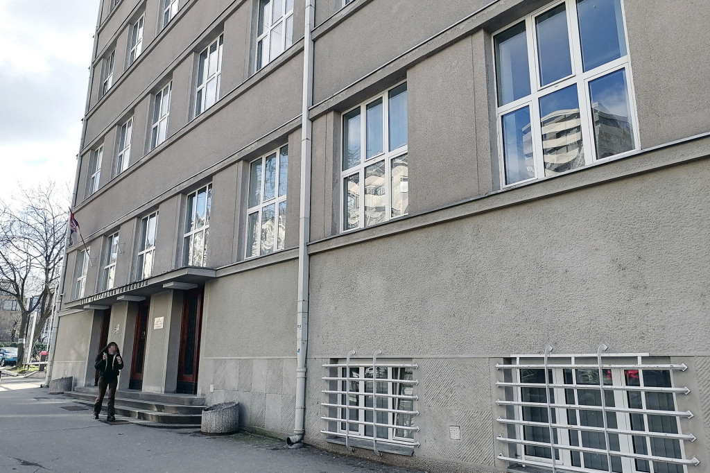 Oglasilo se Ministarstvo prosvete! Tiče se stipendija za nadarene studente