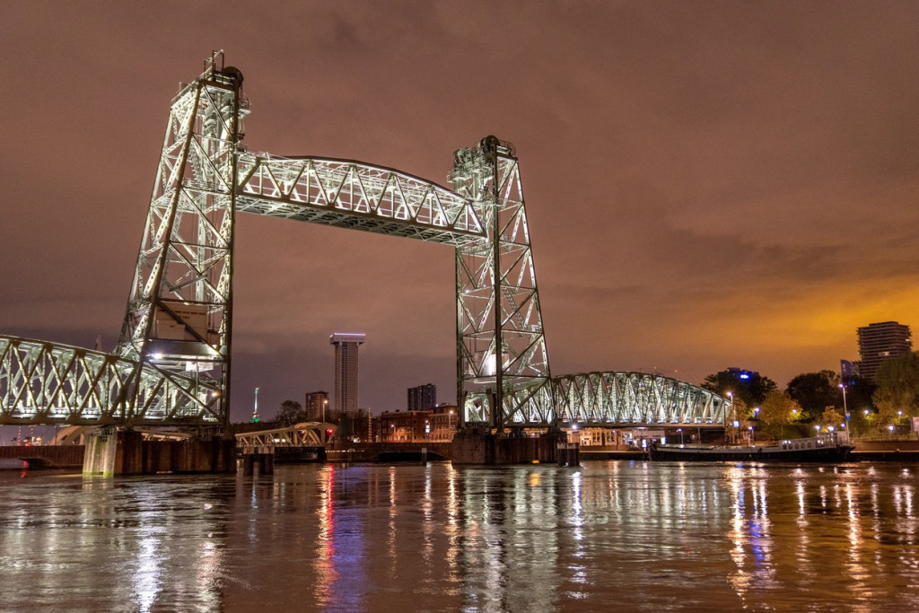 Holanđani demontiraju istorijski most da bi mogla da prođe Bezosova superjahta!