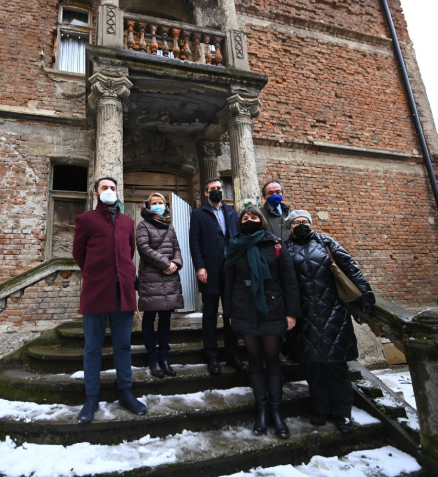 Priština otvoreno slavi naciste: Džafer Deva osnovao SS diviziju, ubijao Srbe i sprovodio Holokaust, a Kurti ga predstavlja kao heroja