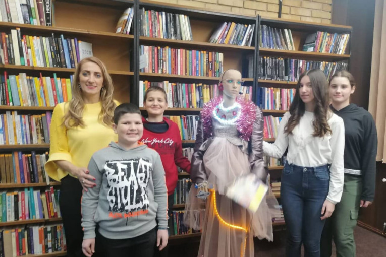 Širi se prva porodica robota u Srbiji: Helga iz Ivanjice dobila sestru bliznakinju Lu!