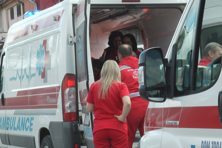 Žena koju je vozač iz Čačka pokosio nasred ulice prebačena u Klinički centar Kragujevac: Ima višestruke prelome i teške telesne povrede