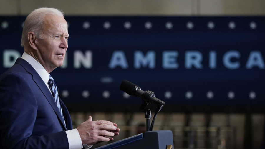 Nov crni rekord: Amerika prešla broj od 900.000 mrtvih od korone, Bajden se potresnim rečima obratio naciji