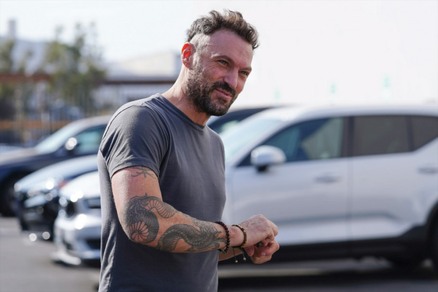 Brajan Ostin Grin pokazao zube: Bivša mu je na meti javnosti jer „tera sinove da nose odeću za devojčice", a evo šta on na to kaže!