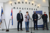 "Biće uloženo više od 300 miliona dinara u rekonstrukciju": Premijerka obišla gimnaziju u Mladenovcu (FOTO)
