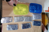 Oko pet kilograma heroina zaplenjeno u Aranđelovcu: U stanu narko-dilera i kokain i novac