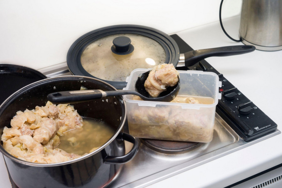 Hrana se, osim na visokim, brzo kvari i na preniskim temperaturama: Jedna od bakterija koje mogu da nastanu u frižideru je posebno opasna