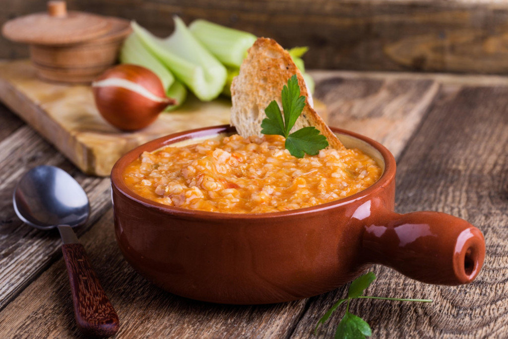 Mnogi roditelji ovo ne znaju! Dečiji nutricionista savetuje: Kada dođe jesen, deca treba da jedu toplu hranu, a evo i koju