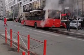 Panika u Beogradu: Gori autobus u Južnom bulevaru! (VIDEO)