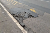 Sneg se otopio, a vozači najbolje znaju šta se krije ispod njega: Zbog ovih rupa vožnja u Beogradu je kao u igrici (FOTO)