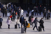 Turisti zarobljeni na aerodromu u Kini zbog uvedenog lokdauna: Naoružani čuvari kontrolišu svaki korak