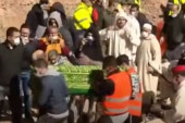 Pretužna kolona - stotine ljudi došlo na sahranu malom Rajanu: Poslednje zbogom dečaku - pet dana se borio da preživi u bunaru (VIDEO)