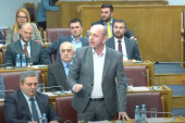 Burno u Skupštini Crne Gore, raspravlja se o smeni Bečića: Knežević kategoričan - branićemo izbornu volju građana!