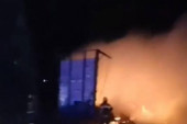 Izgoreo kamion na auto-putu Beograd-Novi Sad kod isključenja za Banovce! (VIDEO)