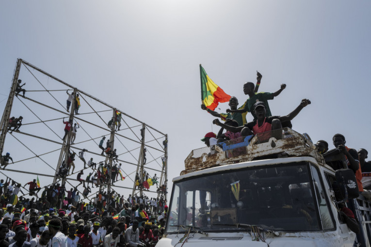 Ludnica u Senegalu, Mane, Mendi i drugovi na krovu zatvorenog autobusa, reke ljudi ih pozdravljaju! (FOTO, VIDEO)