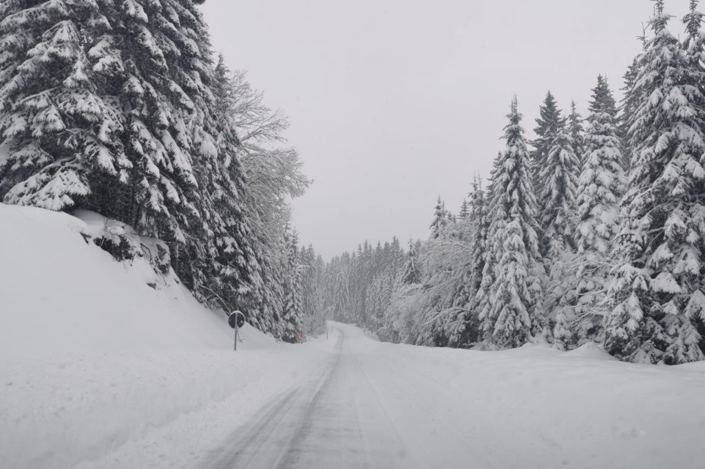 Zabelelo se u Hrvatskoj: Sneg na planini Zavižan, prvi pao još u septembru