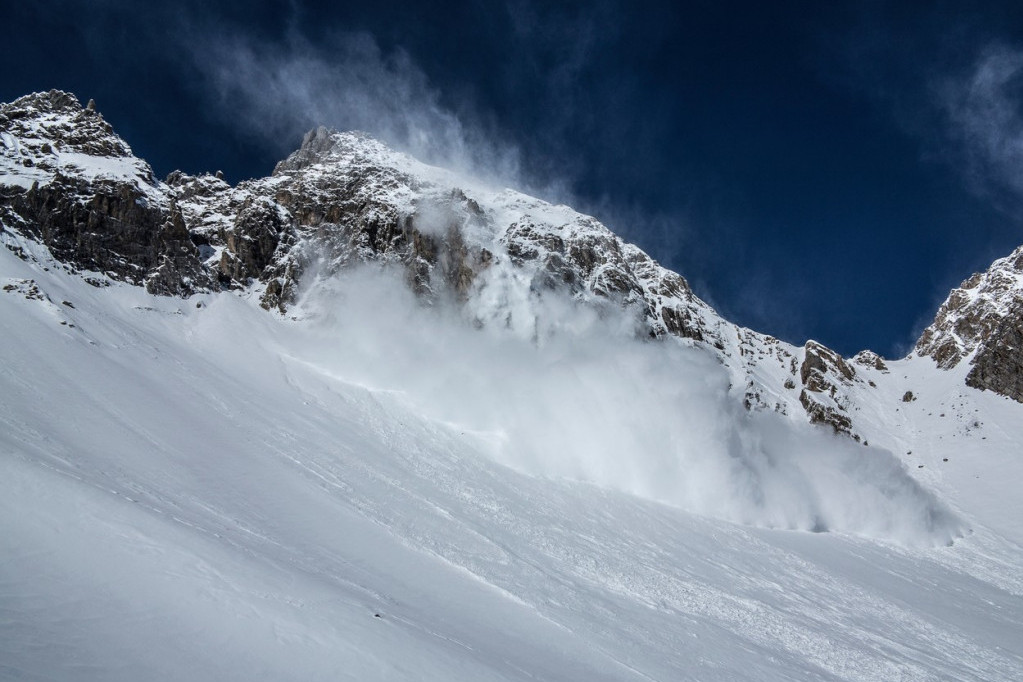 Užas u Sloveniji: U skijalištu lavina zatrpala sedam osoba, potragu otežali vremenski uslovi!