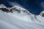 Drama na popularnom austrijskom skijalištu: Snežna lavina zatrpala najmanje 10 ljudi -  u potragu uključeno 100 spasilaca (FOTO)