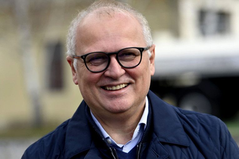 Grad Beograd donirao Sjenici kamion za skupljanje otpada: Prvi korak ka podizanju svesti o ekologiji (FOTO)