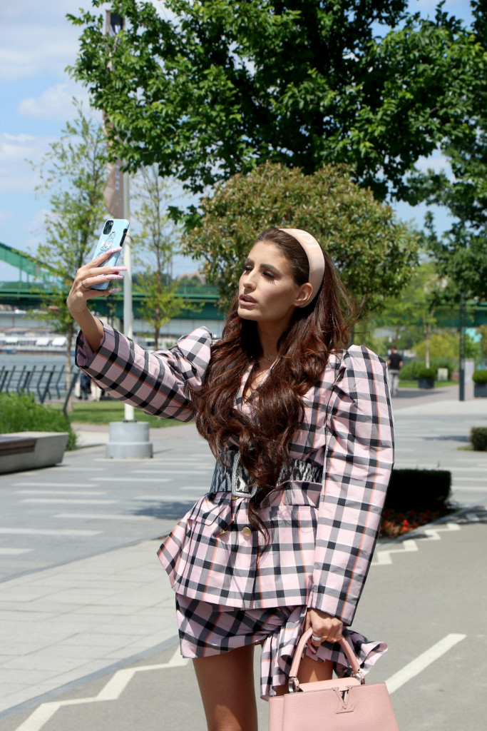 Didi Džej čeka baš mrsna trpeza: Muž uhvaćen u redu, puklo iznenađenje (FOTO)