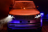 Britansko savršenstvo u Beogradu: Range rover „sleteo“ u Narodno pozorište (FOTO+VIDEO)
