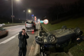 Saobraćajna nezgoda na auto-putu kod Geneksa: Automobil završio na krovu (FOTO)
