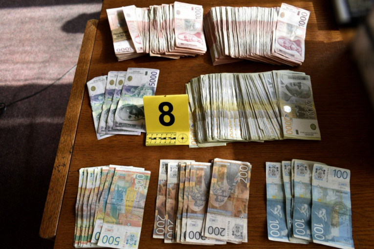 Nagovorili ih da im uplate novac, pa zloupotrebili platne kartice: Uhapšeni prevaranti u Pirotu - zaradili skoro milion i po!