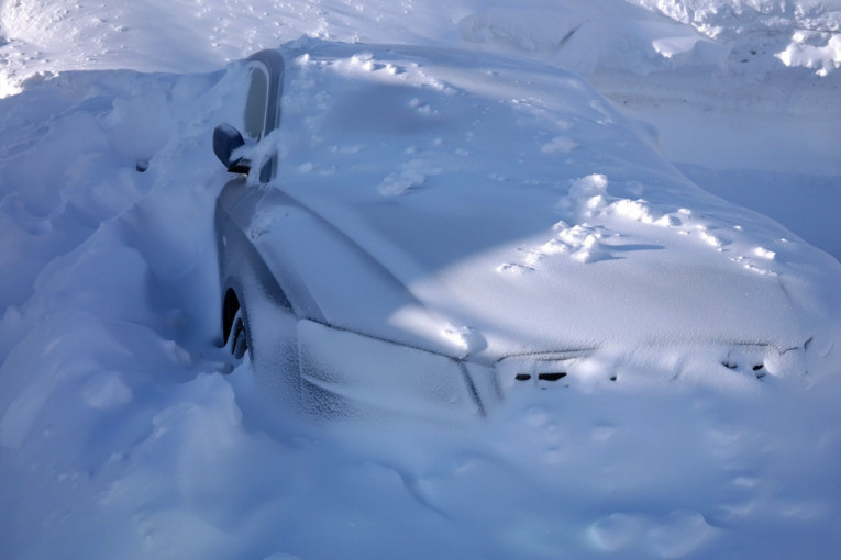Policija spasila petoro zavejanih u snegu: Drama kod Vučitrna