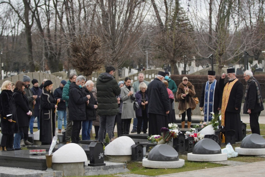 Četiri godine bez Princa glume: Porodica i prijatelji na grobu Nebojše Glogovca (FOTO)
