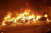 Pijani kamiondžija uništio 33 automobila: Nekoliko vozila se zapalilo, požar se proširio na kuću (FOTO)