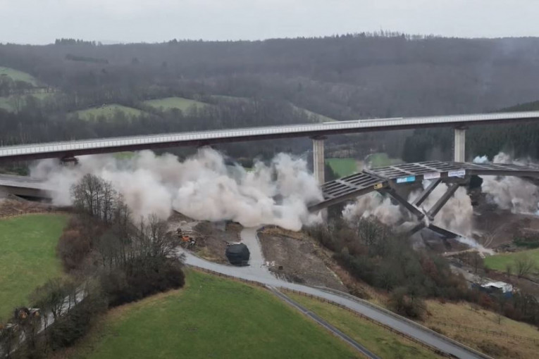 Najveće rušenje u istoriji Nemačke! Sa 120 kilograma eksploziva dignut u vazduh most (VIDEO)