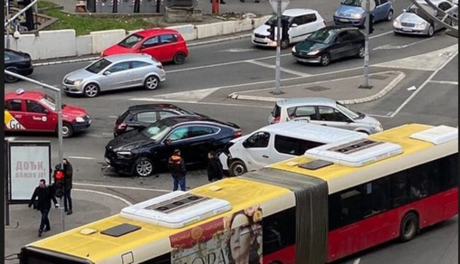 Udes kod Terazijskog tunela napravio kolaps, ima povređenih (FOTO)