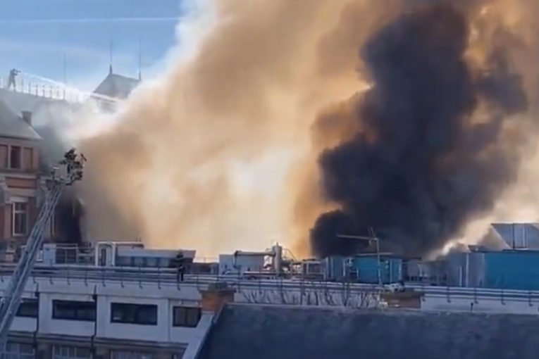Panika u Francuskoj: Zapalila se štamparija novca, povređeno 34 ljudi, stotine evakuisano (VIDEO)