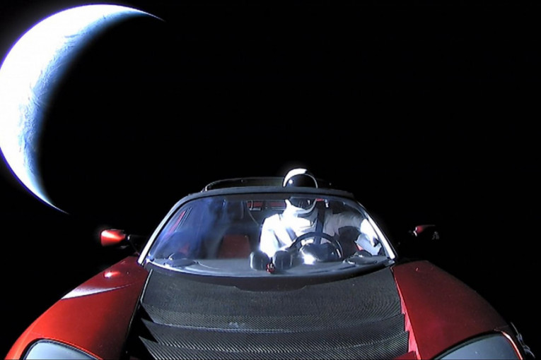 Mask je pre četiri godine automobil lansirao u svemir, a evo gde se to vozilo danas nalazi (VIDEO)