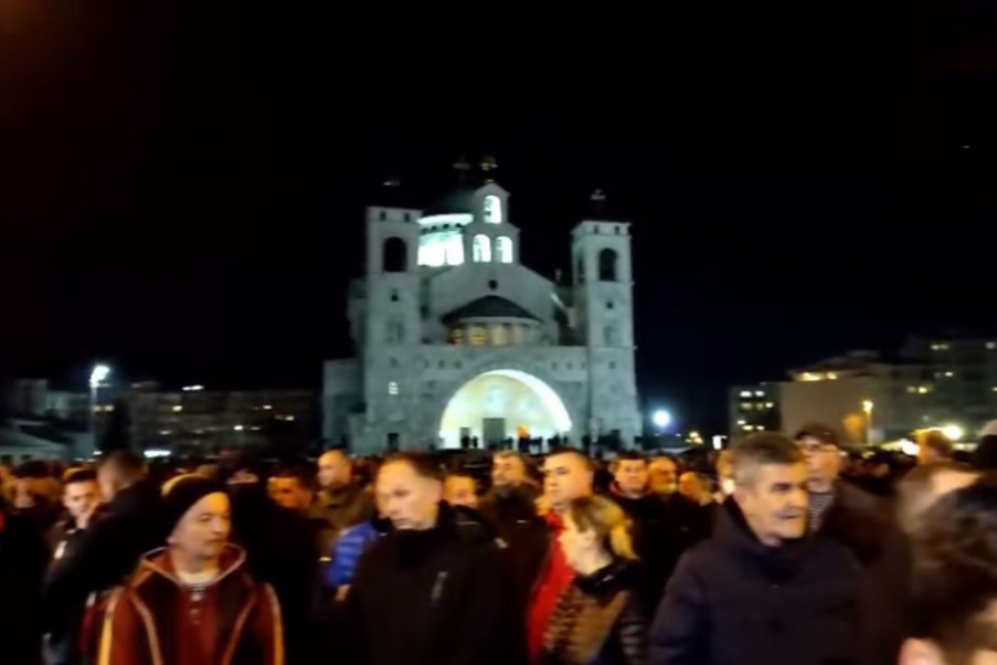 Protest u Podgorici: Okupljeni traže  "očuvanja izborne volje" (FOTO/VIDEO)