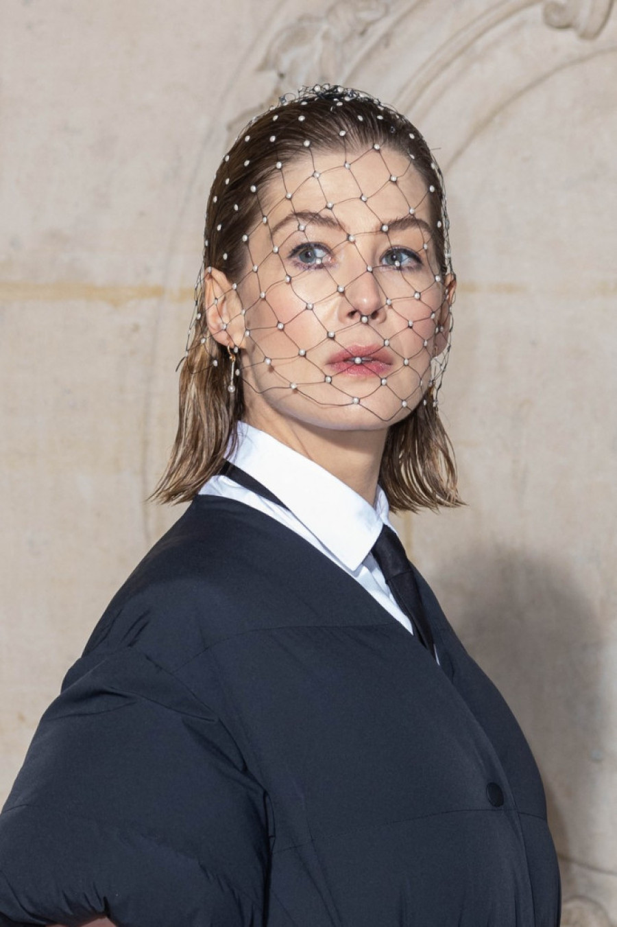 Popularna glumica o scenama seksa sa Pirsom Brosnanom u filmu o Džejmsu Bondu: Mislila sam da ga depiliram (FOTO/VIDEO)