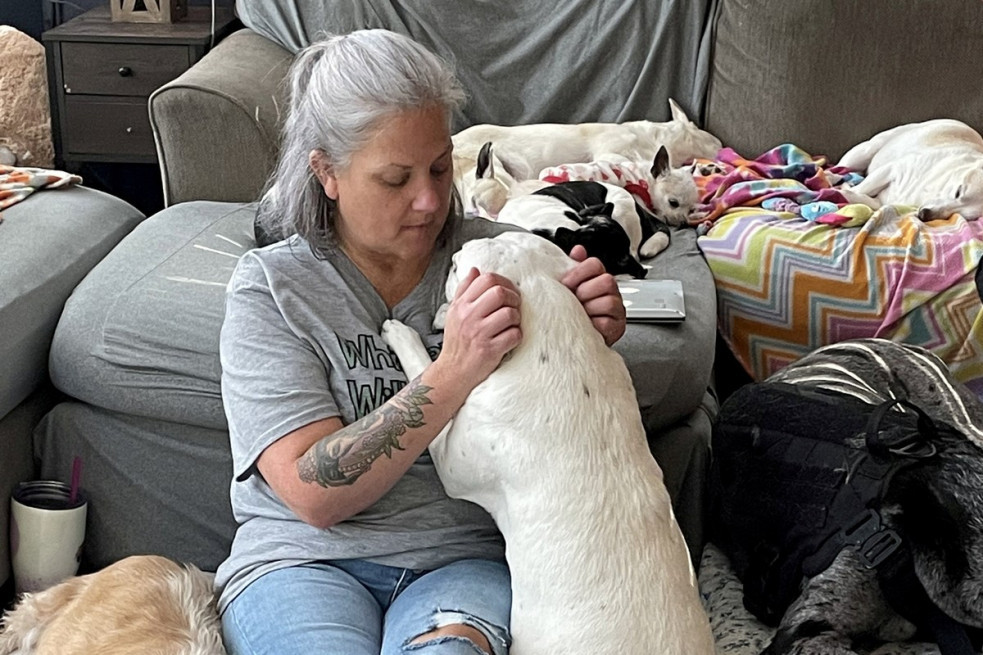 Žena ogromnog srca otvorila bolnicu za pse: U poslednjim danima života pruža im utočište i ljubav