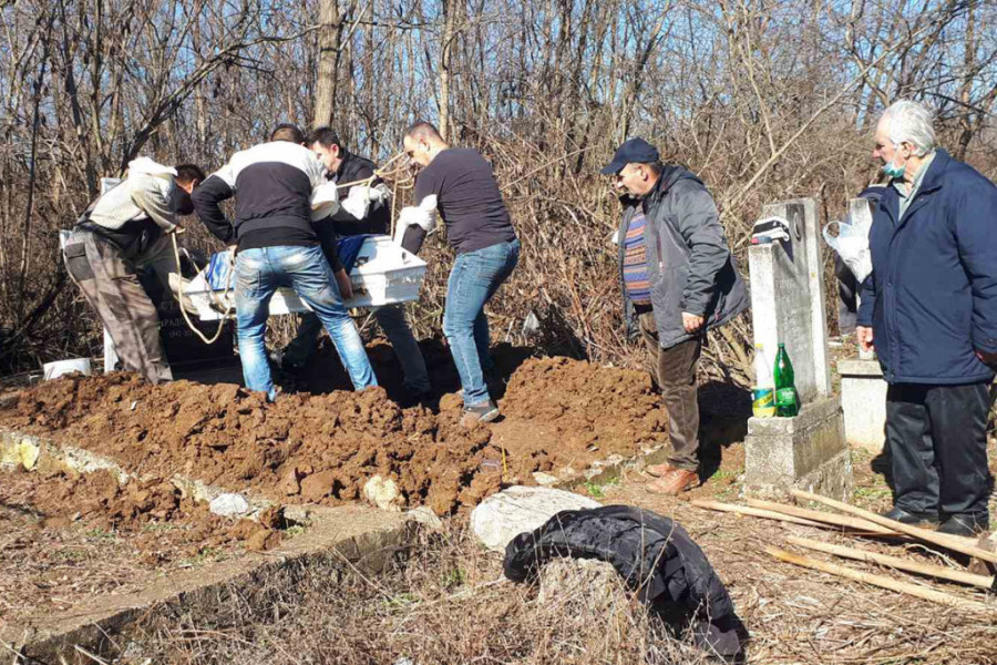 Baba se pravda da je išla do ambulante da pita za pomoć, ali nije radila: Istraga jezive smrti dečaka sa opekotinama u Nišu