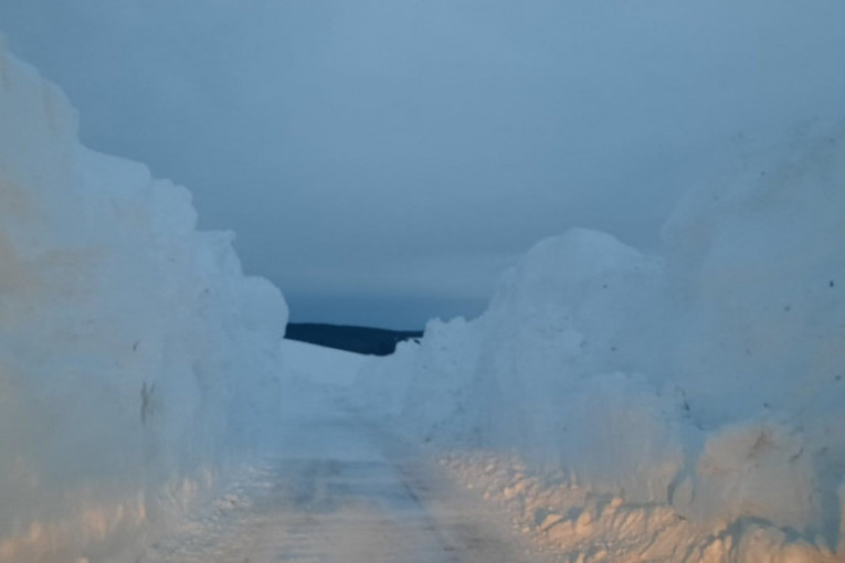 Slike sa Golije lede dah! Palo tri metra snega, najkritičnija deonica u Srbiji neprohodna do daljeg (FOTO)