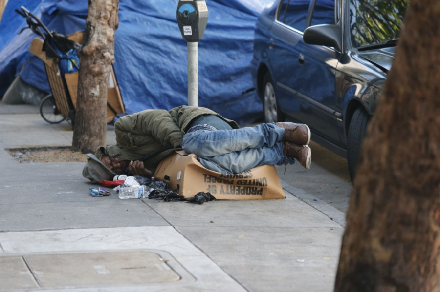 Svetski dan beskućnika: Koliko ljudi danas spava bez krova nad glavom? (FOTO/VIDEO)