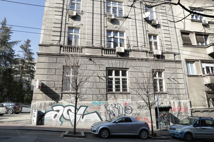 Skuplje premestiti staru nego postaviti novu klimu: Rokovi za izmeštanje klima-uređaja sve bliži, majstori i vlasnici se čupaju za kosu!