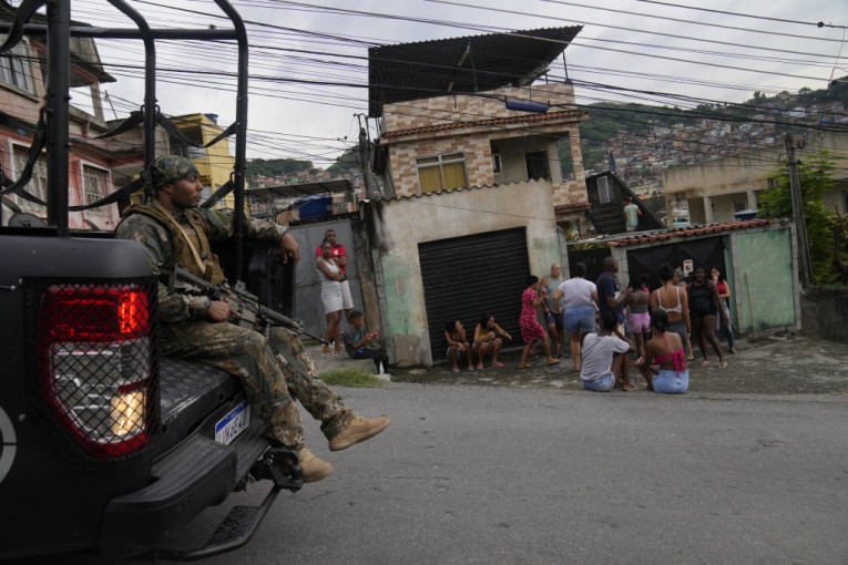 Horor u favelama Ria! Najmanje 8 ubijenih tokom intervencije vojske i policije (FOTO/VIDEO)