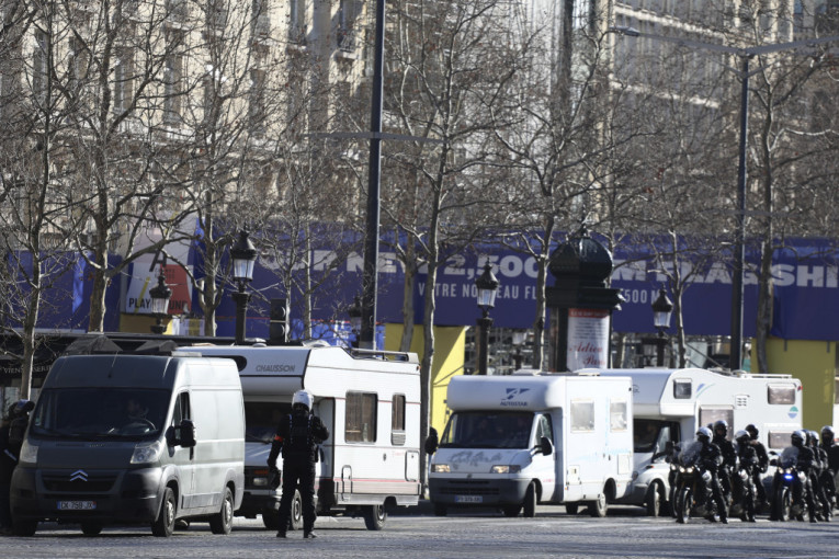 Pariska policija blokirala grad: Zaustavili 500 vozila iz "Konvoja slobode", napisali više od 150 kazni vozačima (VIDEO)