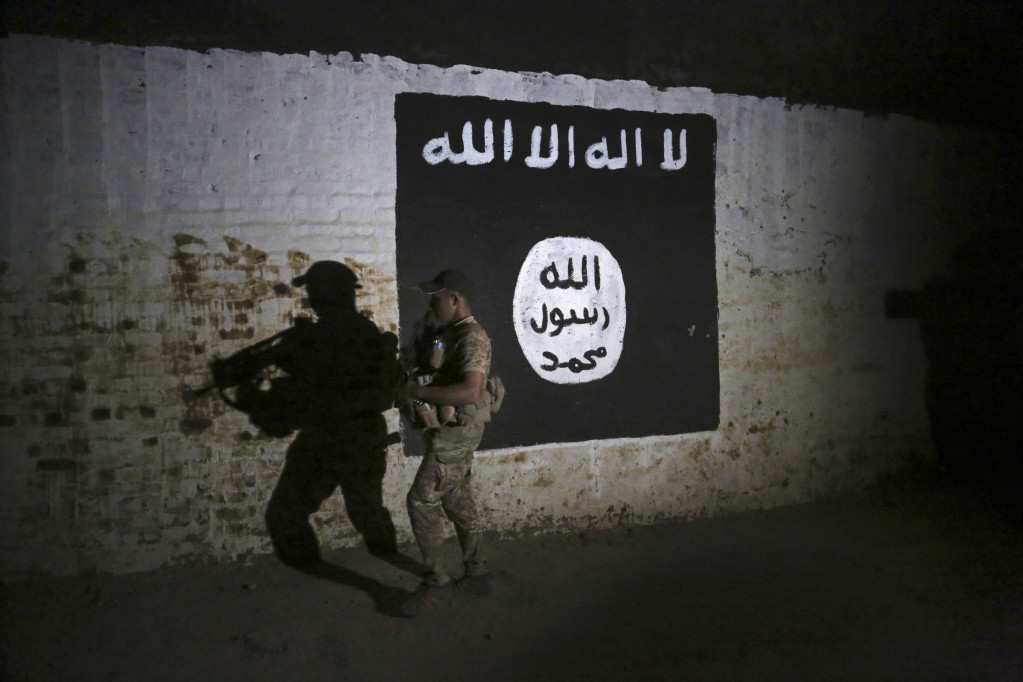 Islamski pobunjenici verni ISIS-u ubili mačetama najmanje 20 civila!