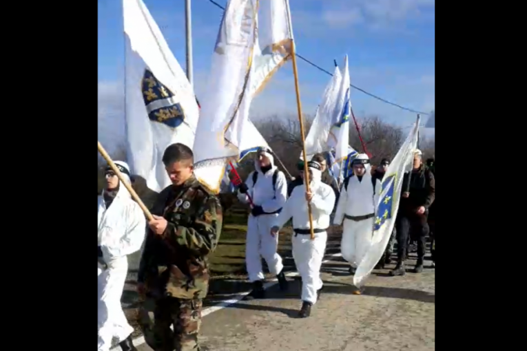 U BiH kao u Iranu: Uniformisani mladići nosili ratne zastave i uzvikivali "Alahu ekber" (VIDEO)