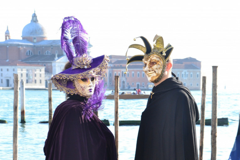 Otvoren ovogodišnji karneval u Veneciji: Prethodna dva poremetila korona (FOTO)