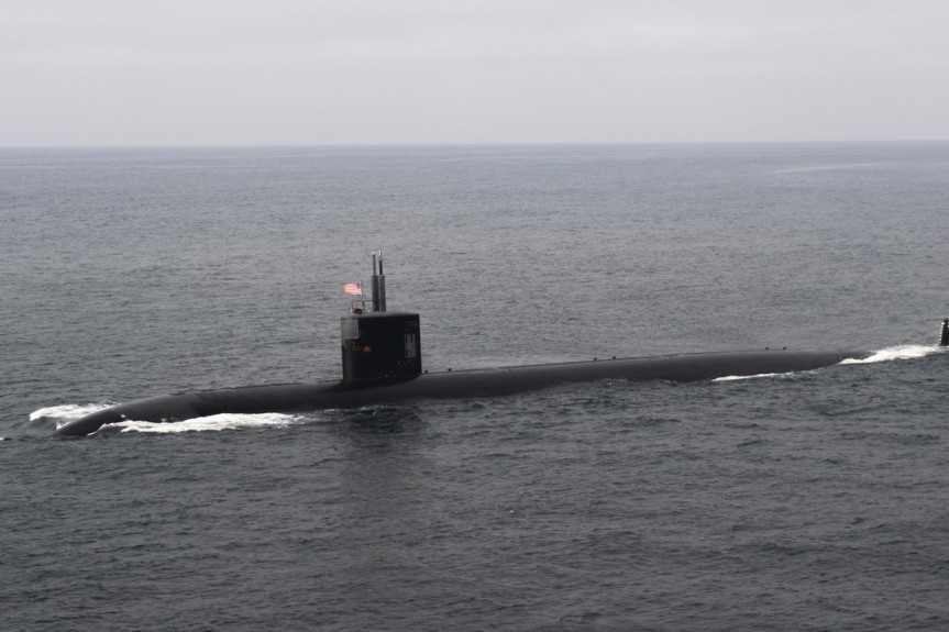 Skandal u Britaniji: Nuklearnu podmornicu popravljali superlepkom!?