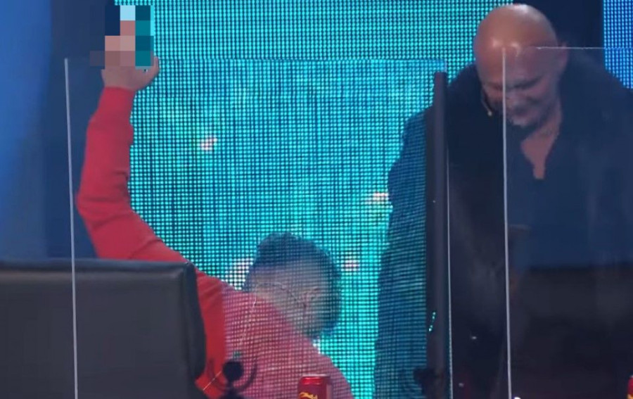 Šerifovićeva pokazala Popoviću srednji prst! Razbesneo pevačicu jednom rečenicom (FOTO)