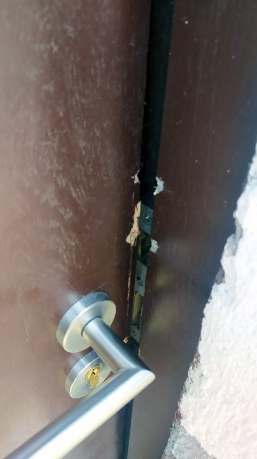 Pravoslavne svetinje stalno na meti: Razbijena stakla na crkvi u Uroševcu, opljačkana crkva u Ranilugu