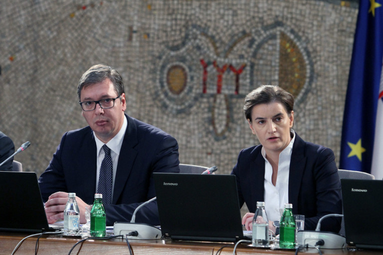 (UŽIVO) Vučić i Brnabić se obraćaju javnosti: Građanima predstavljaju deo onoga na čemu naporno rade nedeljama